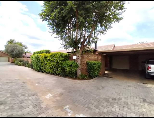 2 BEDROOM TOWNHOUSE FOR SALE IN ANNLIN
